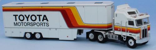 Brekina 85739 - Zugmaschine Kenworth K100 Aerodyne mit Toyota Motorsports semi trailer