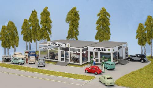 SAI 242 – Garage Renault, atelier et pompes à essence BP, avec Renault 4CV beige, années 1950