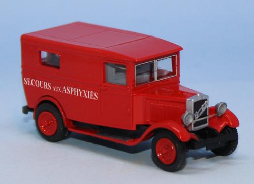 SAI 4863 - Fourgon Berliet VSA ambulance, secours aux asphyxiés