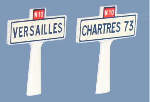 SAI 8251.1 - 1 panneau Michelin d'entrée de localité, et 1 panneau de confirmation de direction, Ile de France : Versailles