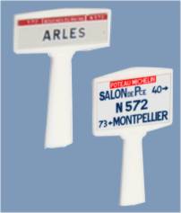SAI 8197.1 - 1 panneau Michelin d'entrée de localité et 1 panneau Michelin directionnel, Provence Côte d'Azur : Arles