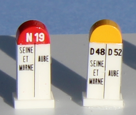 SAI 8496 - 2 bornes Michelin de limite département Seine et Marne / Aube, N19 et D48 / D52