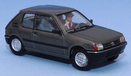 SAI 1635 - Peugeot 205 XT, Winchestergrey, with driver
