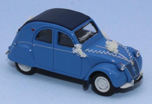 SAI 6025 - Citroën 2 CV AZLP 1958, blue, closed top, married car with flowers