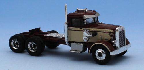Brekina 85757 - Tractor Peterbilt 281, brown / light beige, 1956
