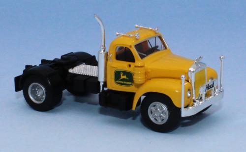 Brekina 85978 - Tractor Mack B 61, yellow / John Deere, 1953