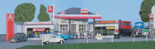SAI 160.4 - Citroën garage with tire workshop and Avia service station; with 2 Citroën vehicles