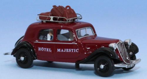SAI 1814 - Citroën Traction 11A 1935 excelsior red, HÔTEL MAJESTIC, car roof rack with 3 luggages, driver and 2 passengers
