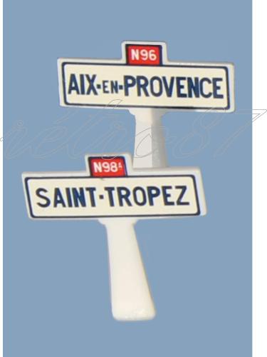 SAI 8296.2 - 2 panneaux Michelin d'entrée de localité, Provence Côte d'Azur : Aix en Provence et Saint Tropez