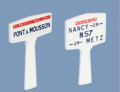 SAI 8242.1 - 1 panneau Michelin d'entrée de localité et 1 panneau Michelin directionnel, Est : Pont à Mousson