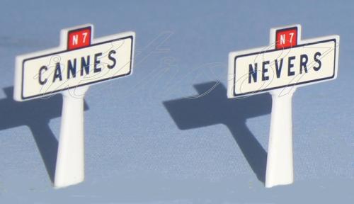SAI 8256.2 - 2 panneaux Michelin d'entrée de localité, Nationale 7 : Nevers et Cannes