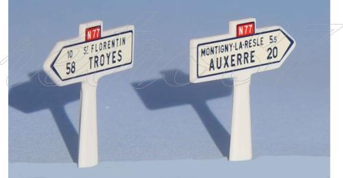 SAI 8292.1 - 2 panneaux Michelin directionnels (2 lignes), Est ; depuis Pontigny