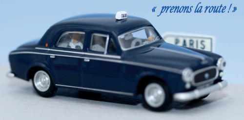 SAI 1622 - Peugeot 403 7 bleu amiral taxi, avec conducteur et 2 passagers
