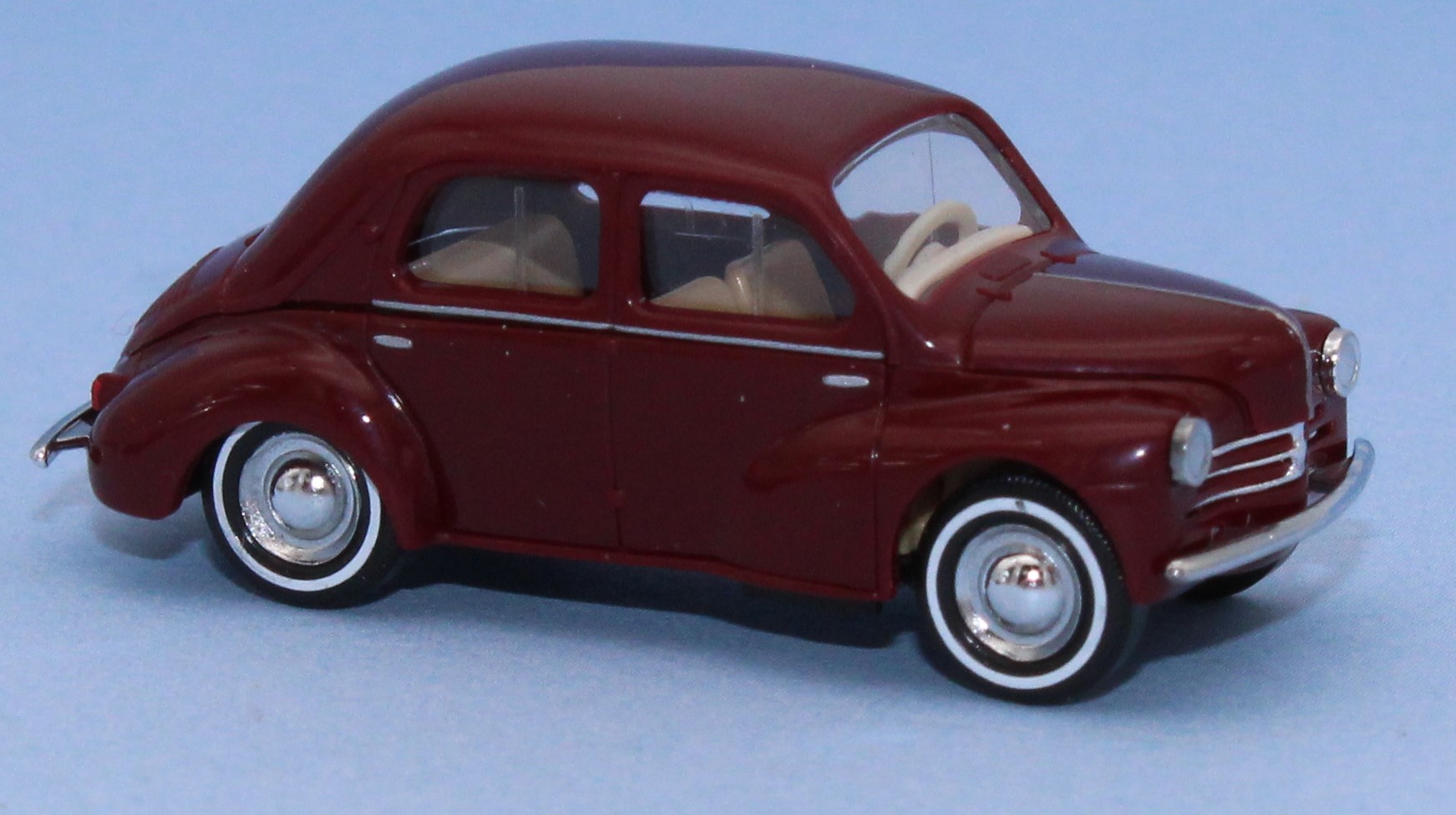SAI 2260 - Renault 4 CV, purplerot