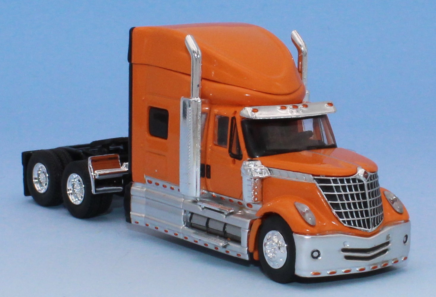 Brekina 85830 - Tracteur International Lonestar, orange, 2010