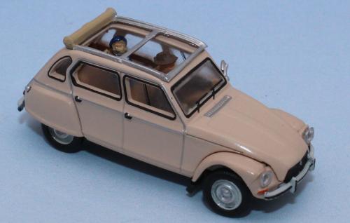 SAI 1611 - Citroën Dyane beige érable, avec conducteur et un enfant