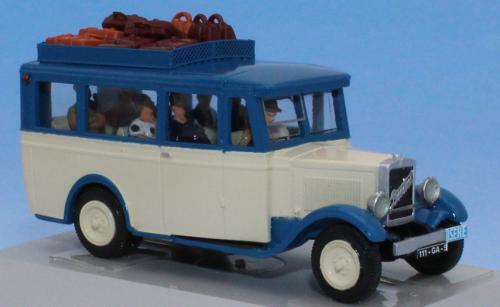 SAI 1676 - Autocar Berliet VSA, ivoire / bleu, avec conducteur, 7 passagers et bagages