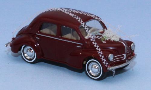 SAI 2265 - Renault 4 cv, rouge pourpre voiture des mariés