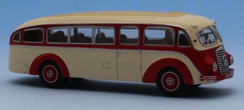 Brekina 52430 - Autocar Mercedes Benz LO 3500 , beige clair / rouge, 1936