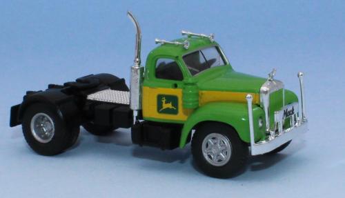 Brekina 85979 - Tracteur Mack B 61, vert / jaune John Deere, 1953