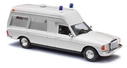 Busch 60221 - Ambulance Mercedes Benz en kit