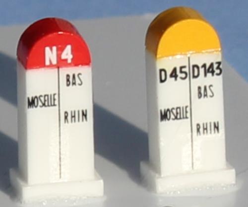 SAI 8483 - 2 bornes Michelin de limite département Moselle / Bas Rhin, N4 et D45 / D153