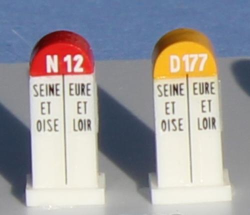 SAI 8492 - 2 bornes Michelin de limite département Seine et Oise / Eure et Loir, N12 et D177